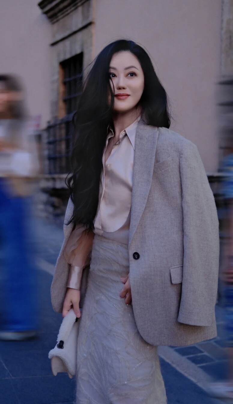 「飯可以不吃，衣服不可以不買」 昔日「拜金女」 章小蕙 文藝式帶貨女王靠品味和靈魂還債