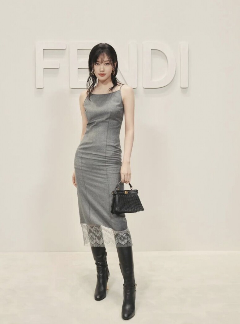 【2024春夏時裝周】 Fendi 2024春夏系列贏盡眾超模歡呼!跳脫色彩與優雅的完美融合、摺疊包將成最新IT Bag! 【2024春夏時裝周】 Fendi 2024春夏系列贏盡眾超模歡呼!跳脫色彩與優雅的完美融合、摺疊包將成最新IT Bag!