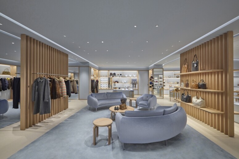 Miu Miu 香港金鐘太古廣場專門店正式開幕！天藍色空間，成衣、手袋、鞋履一應俱全！