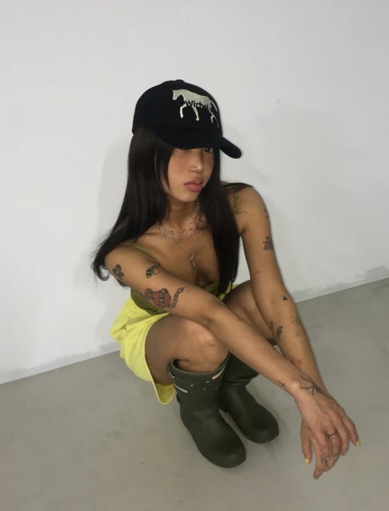 韓系ABG亞裔女孩穿搭公式！解構韓國博主Yeeul如何用2025流行元素搭配出ABG風格