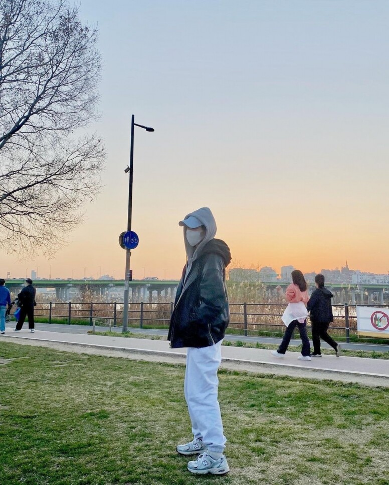 李到晛新劇《壞媽媽》持續熱播！青梅竹馬安恩真出道10年 私下穿搭慵懶隨性