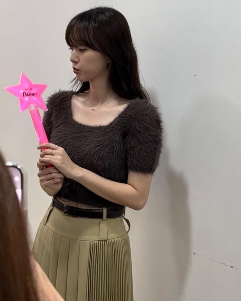《我的女神室友斗娜》秀智之外女配角朴世婉成焦點！曾演出《鬼怪》、甜美穿搭大解構