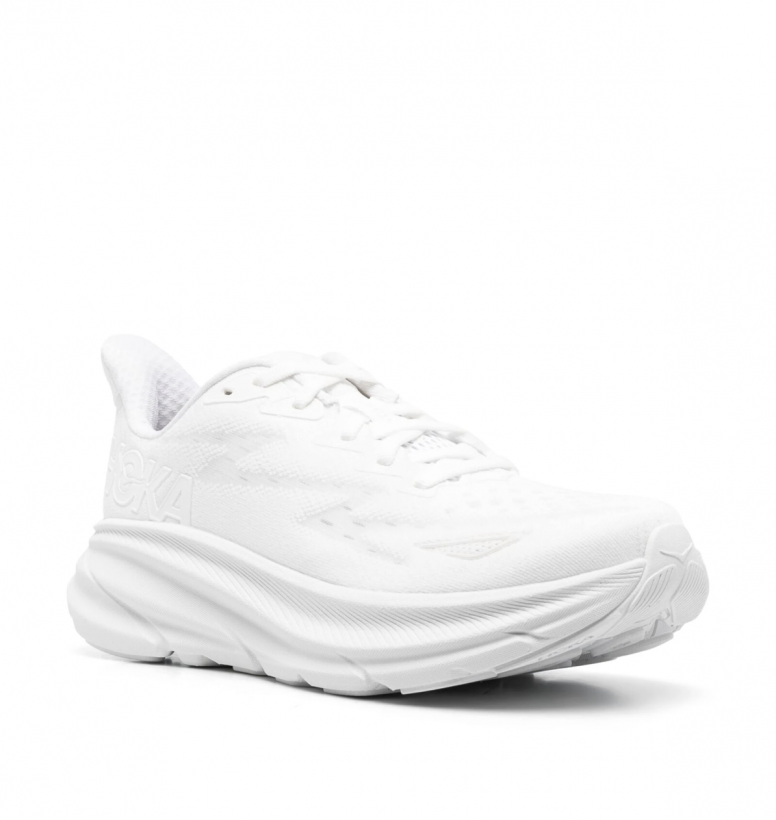 HOKA ONE ONE 女鞋推薦 2024，街頭潮人愛鞋熱爆全球！