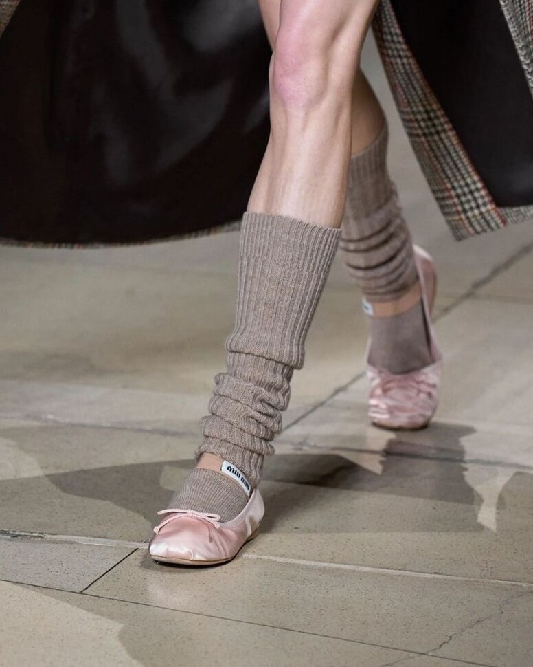 Miu Miu超越Loewe、Prada奪最熱門品牌榜首！十件最值得購入的Miu Miu單品 這款Miu Miu手袋必買！