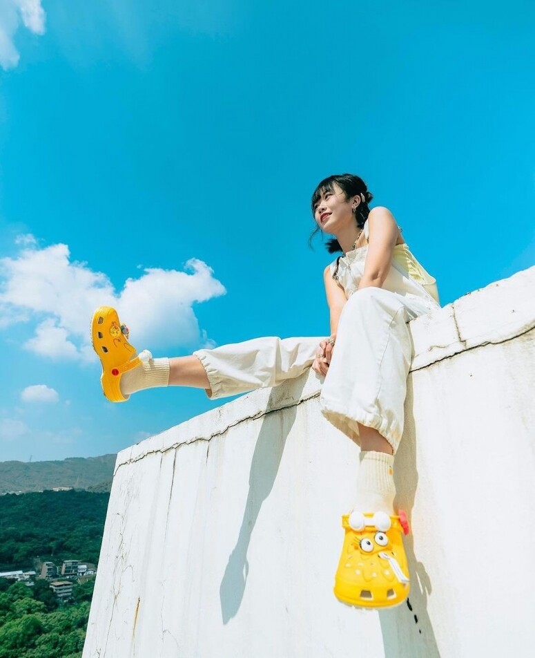Crocs穿搭靈感：洞洞鞋成為潮流趨勢輕鬆學Crocs厚底穿搭要點！