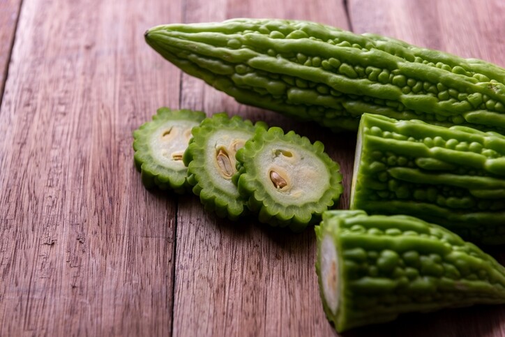 苦瓜湯食譜！苦瓜功效排骨湯清熱降火！苦瓜可以加什麼煮湯？