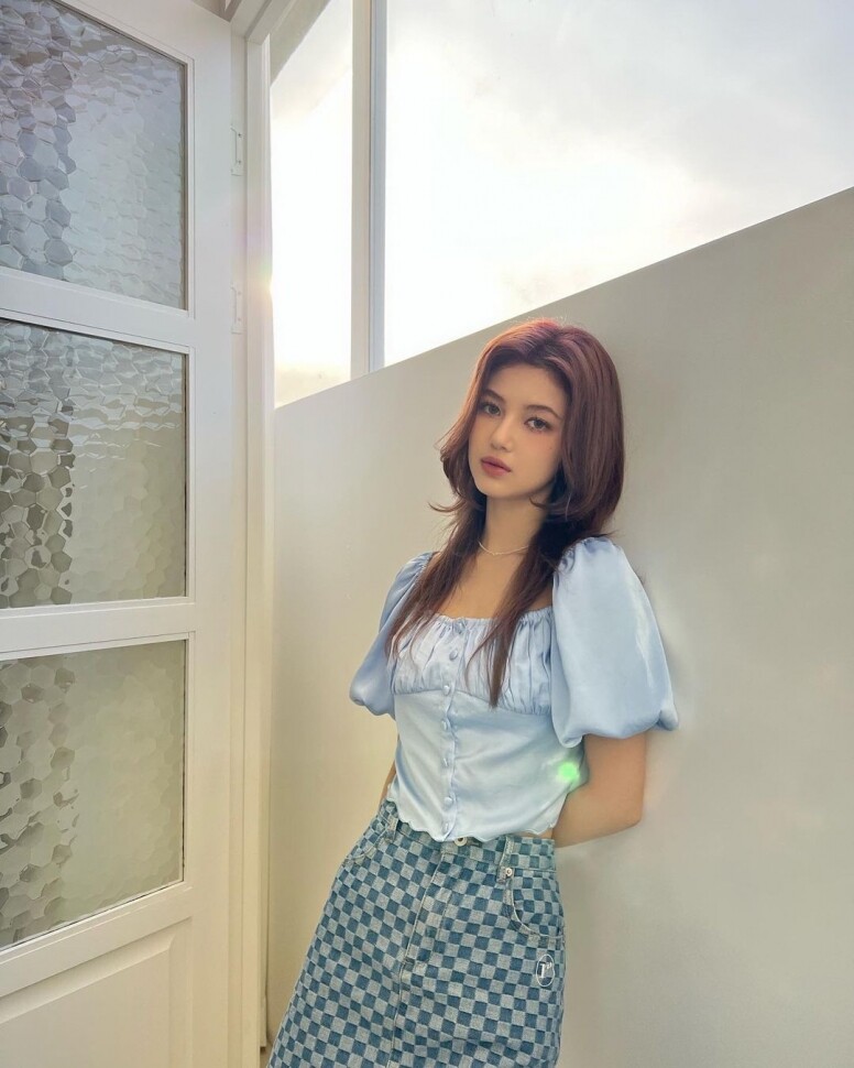 NewJeans Danielle穿搭充滿甜美氣息，台下萬人大合唱 Lollapalooza音樂節的青春朝氣