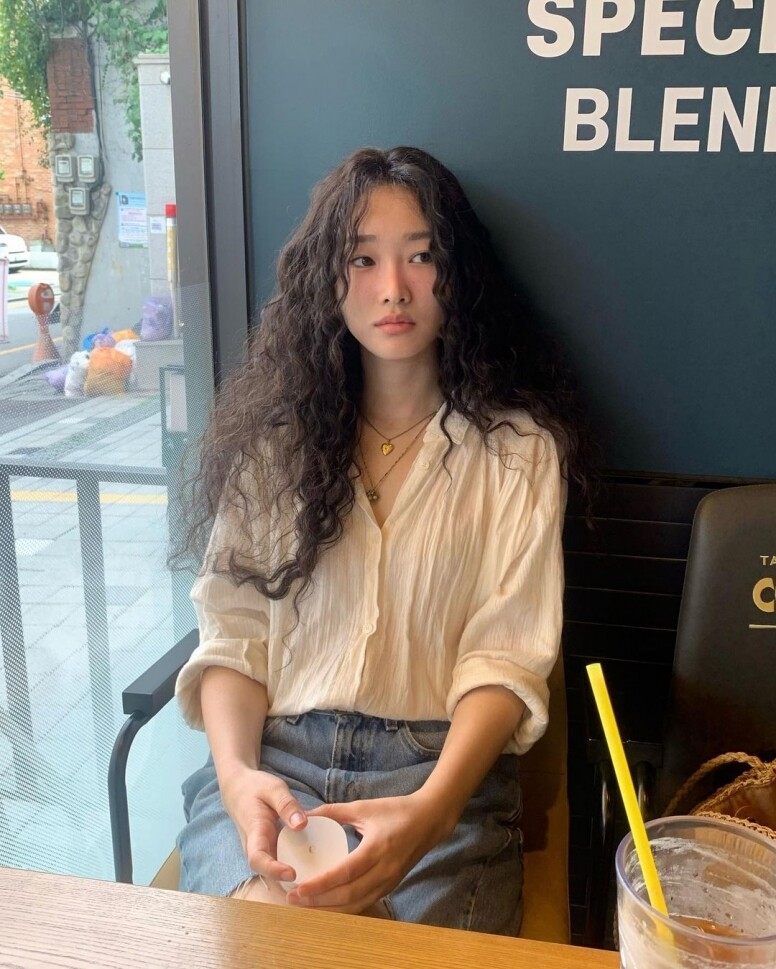 自然系女孩的4個魅力秘訣！長相耐看的她們最愛文藝氣息穿搭