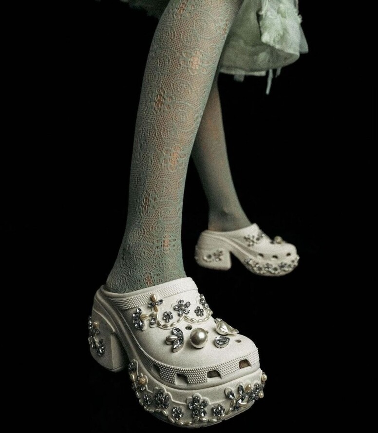 Crocs穿搭靈感：洞洞鞋成為潮流趨勢輕鬆學Crocs厚底穿搭要點！