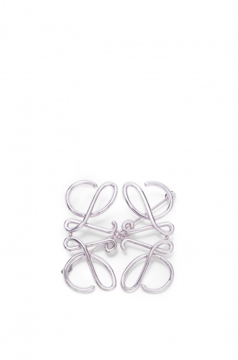 Loewe Anagram金屬胸針（$2,750）