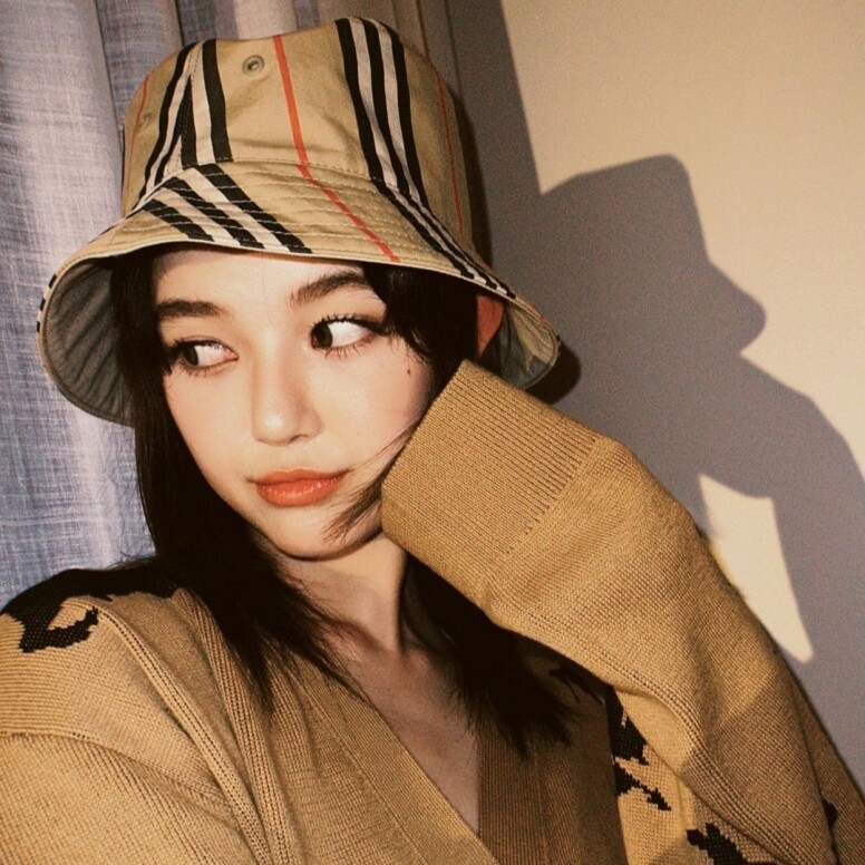 NewJeans Danielle穿搭充滿甜美氣息，台下萬人大合唱 Lollapalooza音樂節的青春朝氣
