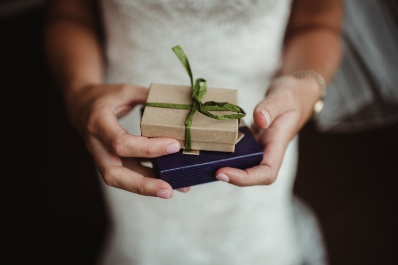 結婚禮物推介2025！新人結婚送甚麼？20+款心思閨蜜新婚禮物推薦清單