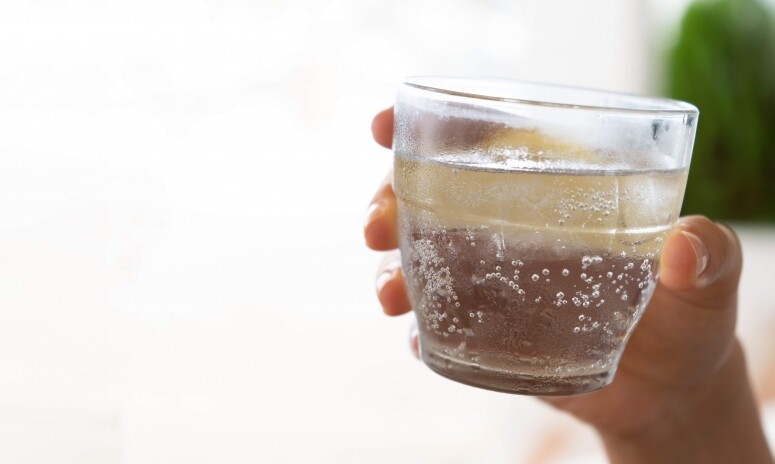 喝氣泡水有什麼功效？氣泡水有助燃燒脂肪？有氣礦泉水功效及注意事項