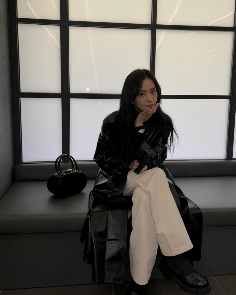 Blackpink Jisoo 示範Dior皮褸造型帥氣十足！一改溫柔女友風聖誕節就這樣穿