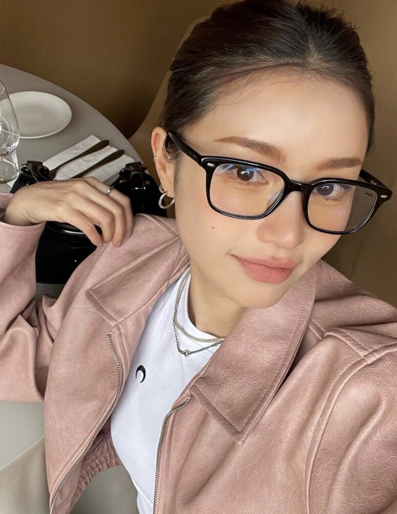 蜜桃色妝容教學！4步化出少女感好氣色妝容，Peach Fuzz柔和桃色胭脂唇膏眼影推介