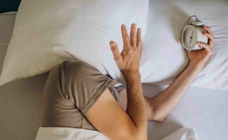 半夜醒原因是什麼？容易失眠紮醒？不同時間醒來代表身體的不同煩惱