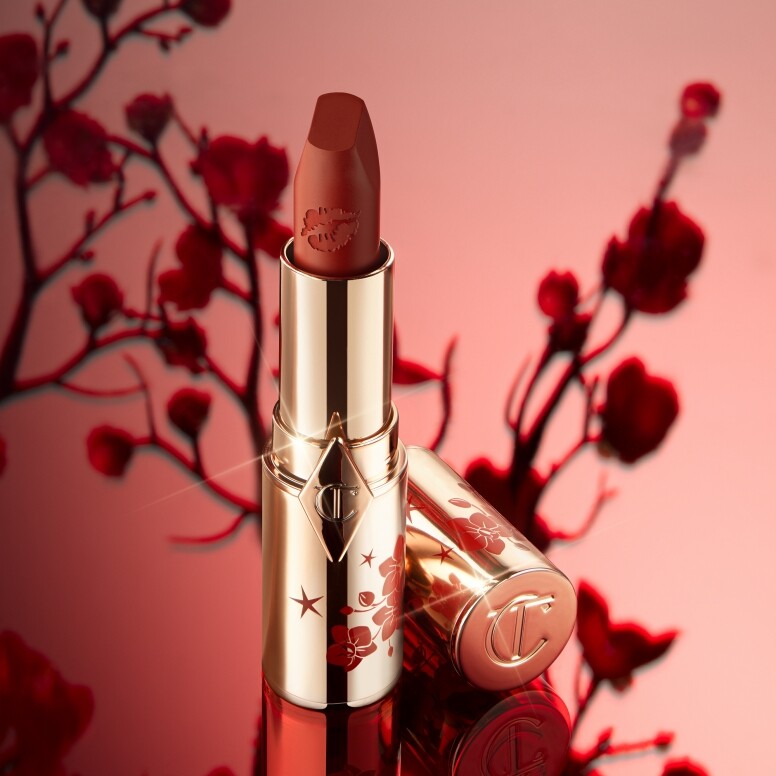 2023新年美妝品護膚品推介：Charlotte Tilbury MATTE REVOLUTION摩登霧感唇膏 #BLOSSOM RED $310