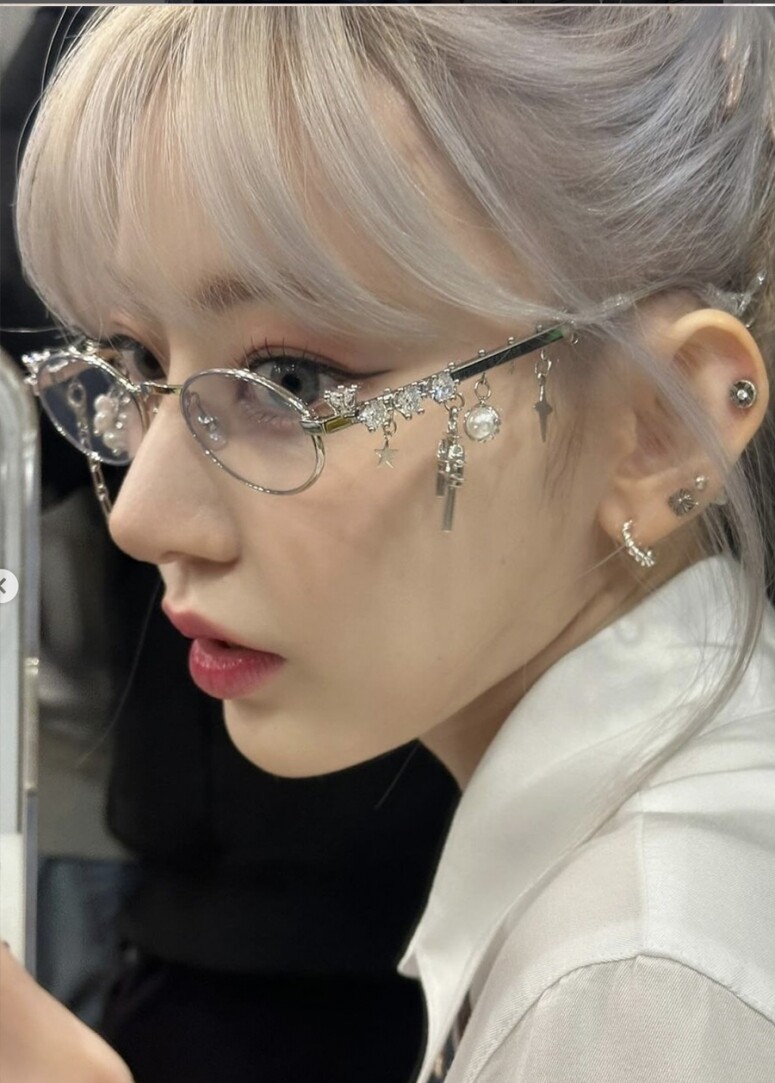 精緻眼鏡妝容技巧｜趕上無鏡框眼鏡熱潮8個技巧化出自然上班眼鏡妝