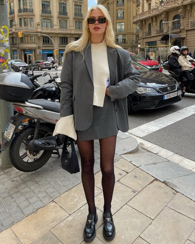 半高領（短頸女生）而對頸短的長臉姑娘來說，活潑的半高領就是你最貼心