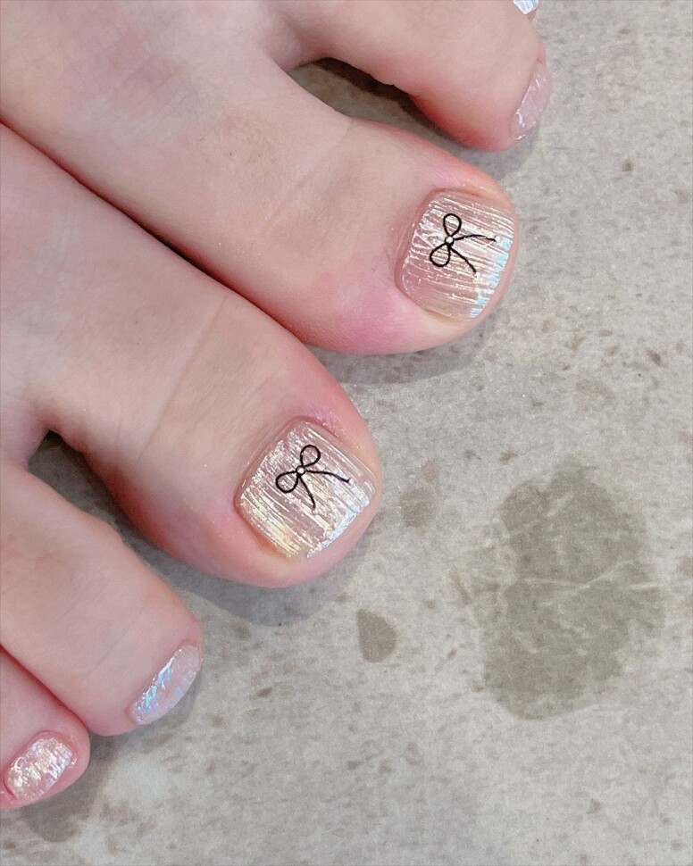 腳美甲顯白款式｜17款腳美甲款式整合！單色/貓眼/簡約風一覽