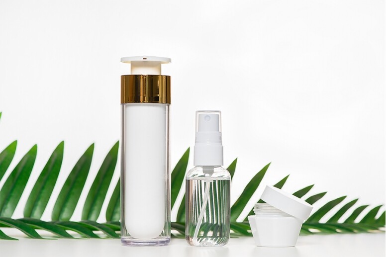 企業聯合利華(Unilever)旗下的Dove、Simple等品牌每年都會出產近70萬噸新塑料,有見 企業聯合利華(Unilever)旗下的Dove、Simple等品牌每年都會出產近70萬噸新塑料,有見