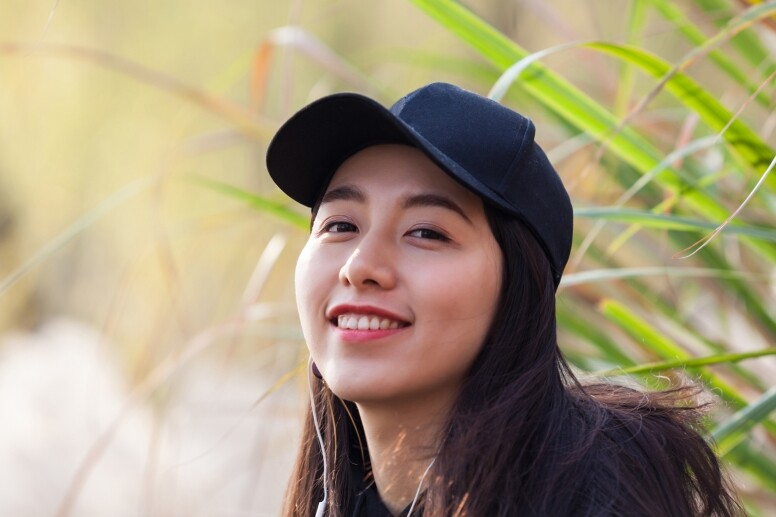 頭油多原因：長時間戴帽子！解決頭油過多方法：頭髮乾洗噴霧！頭髮卻油油