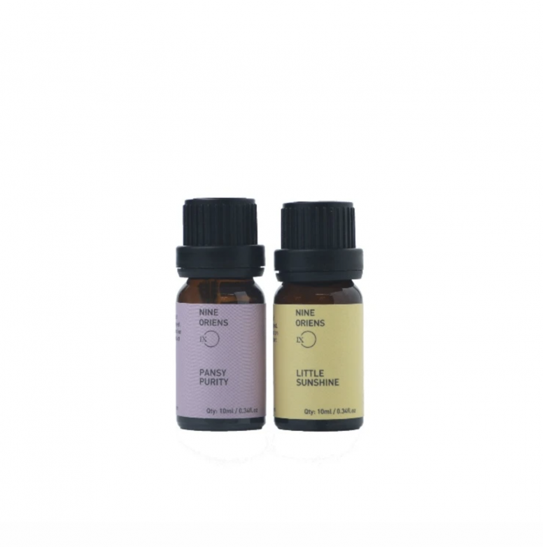 套裝蘊含兩支茶樹油，澳洲製造的複方精油 Pansy Purity，結合尤加利、薰衣草及雪