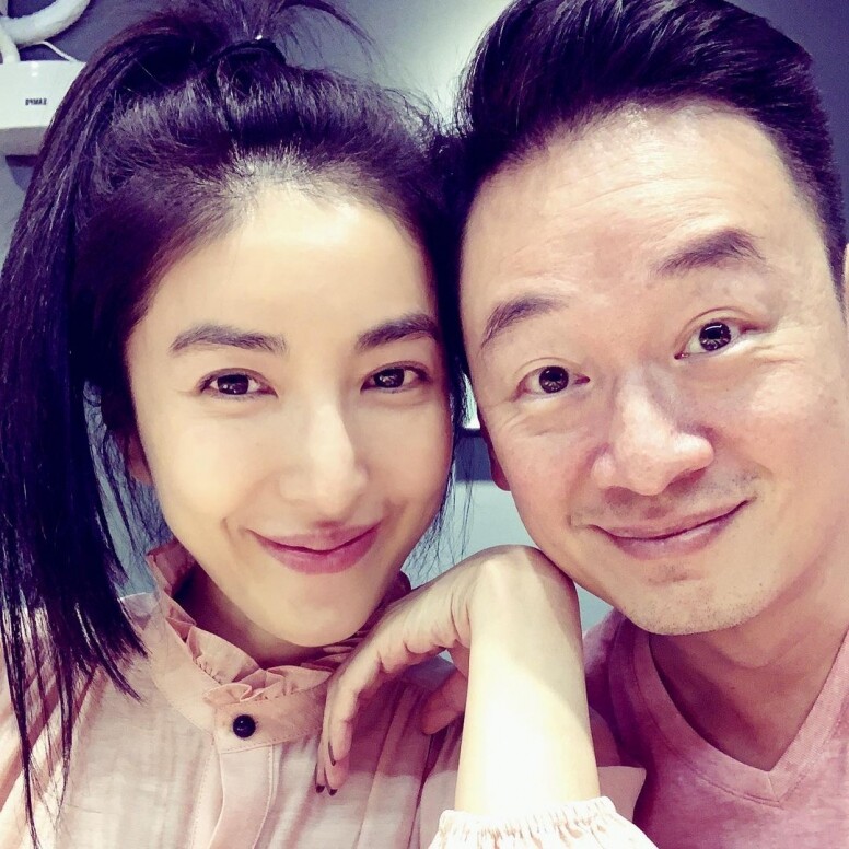 沒有被年齡束縛的楊謹華，在38歲遇上老公Ben，相戀3年後便宣布結婚。Ben