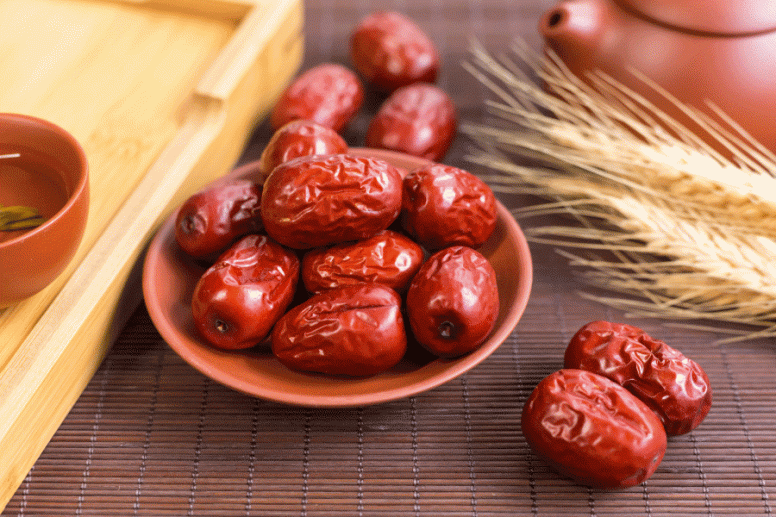 中醫認為乳房屬足陽明胃經，也是成年女性調理養顏的重點。
