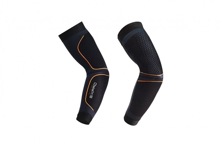 Training Suit Arm 緊身訓練手袖 ($660 SIXPAD)在手臂內側配置不易拉伸的高效區，當擺動手