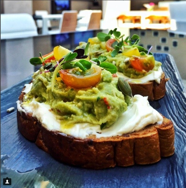 1.羊奶芝士配牛油果三文治 Goat Cheese and Avocado Egg Sandwich材料：牛油適量、雞蛋4隻、羊奶