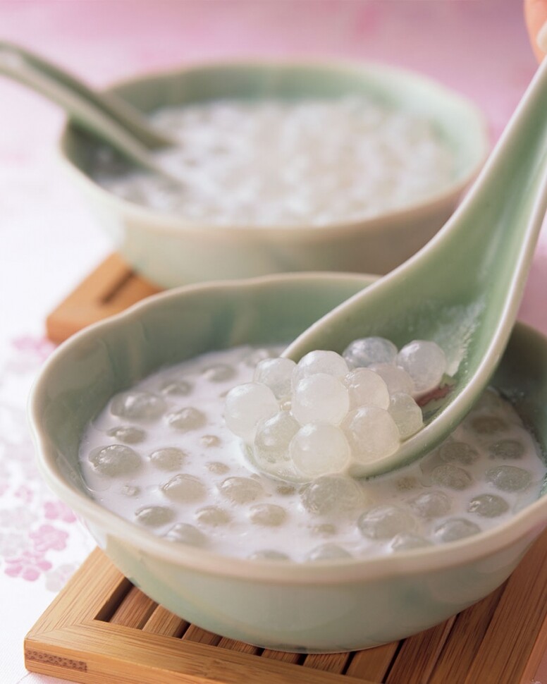 椰汁西米露 290kcal（25克糖） 因加入了椰汁或花奶，所以卡路里較高，同時其飽