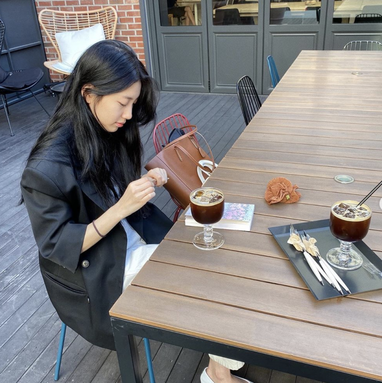 除了控制熱量攝取，秀智每天在晚上6點後就不會進食，在長期控制飲食