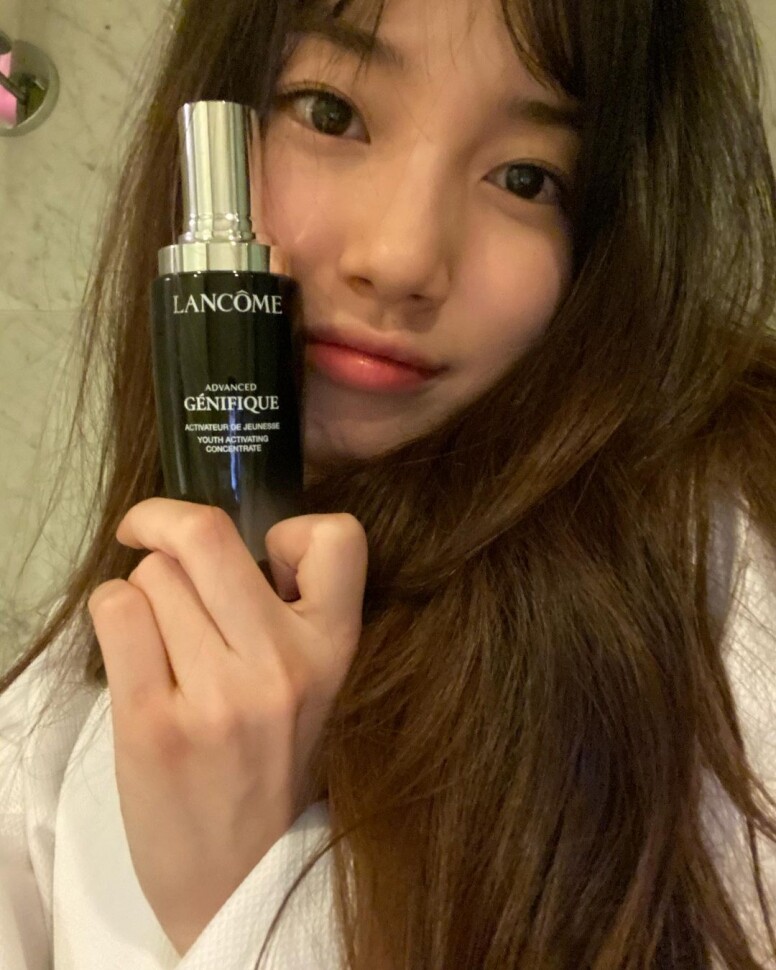 秀智特別喜愛具保濕效果的精華液，平日她會直接用精華液取代化妝水