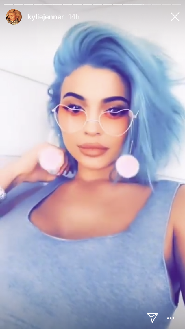 Kylie Jenner 真的十分喜歡這個冰藍髮色！