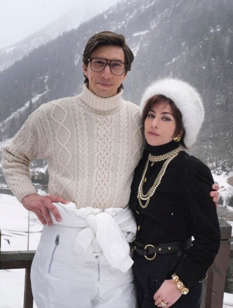 把金髮染成啡色髮色的Lady Gaga,髮色讓她跟Patrizia Reggiani的拜金及大膽氣場更貼近 把金髮染成啡色髮色的Lady Gaga,髮色讓她跟Patrizia Reggiani的拜金及大膽氣場更貼近