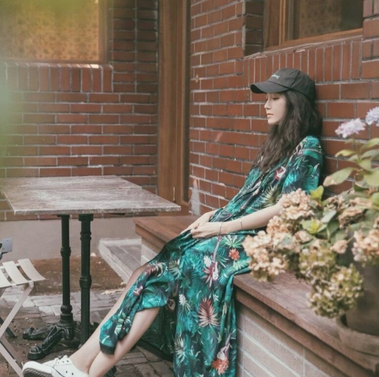 憑藉《太王四神記》而走紅的李智雅,在SBS韓劇中《Penthouse》的穿搭都很美,尤其是她 憑藉《太王四神記》而走紅的李智雅,在SBS韓劇中《Penthouse》的穿搭都很美,尤其是她