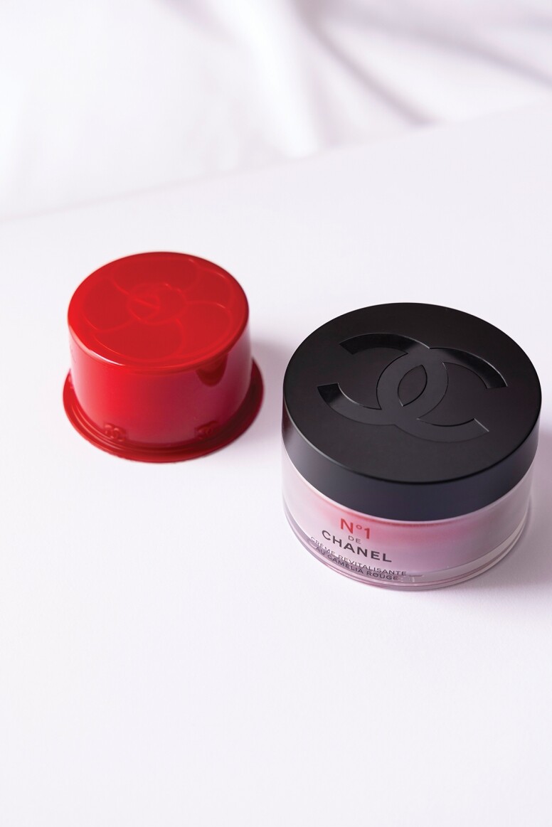 另一神來之筆，是Knoll Packaging去年藉着為Chanel N°5百周年慶度身量造的模製用漿