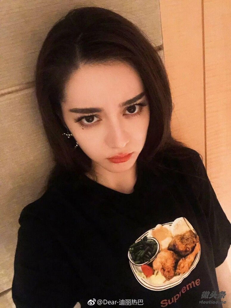 迪麗熱巴都有失手時。眼睛圓大的女生化粗眉妝時要盡量在眼窩｢留白｣，切