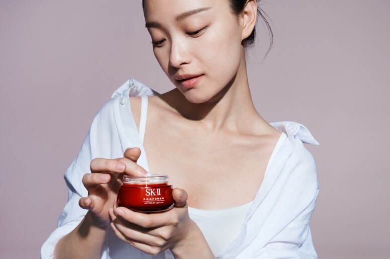 RNA: SK-II R.N.A.系列精華霜同時補水及鎖水