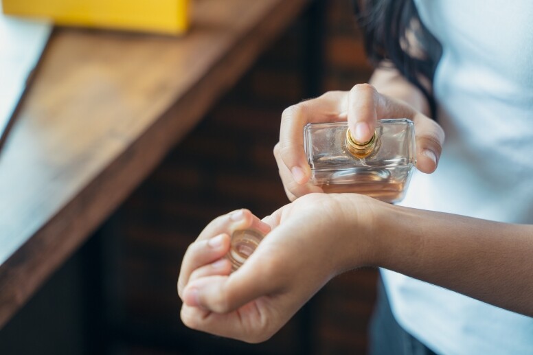香水噴多少？香水要噴幾下？香水怎麼噴才不會太濃？想令香水更持久和突