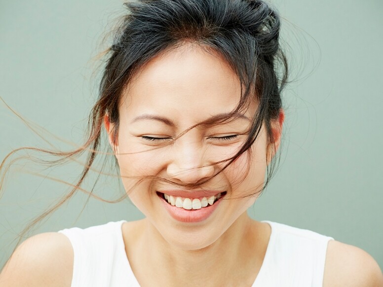 笑是我們最直接的情感表達方式。在藝術家筆下 的笑容則複雜得多，氣質