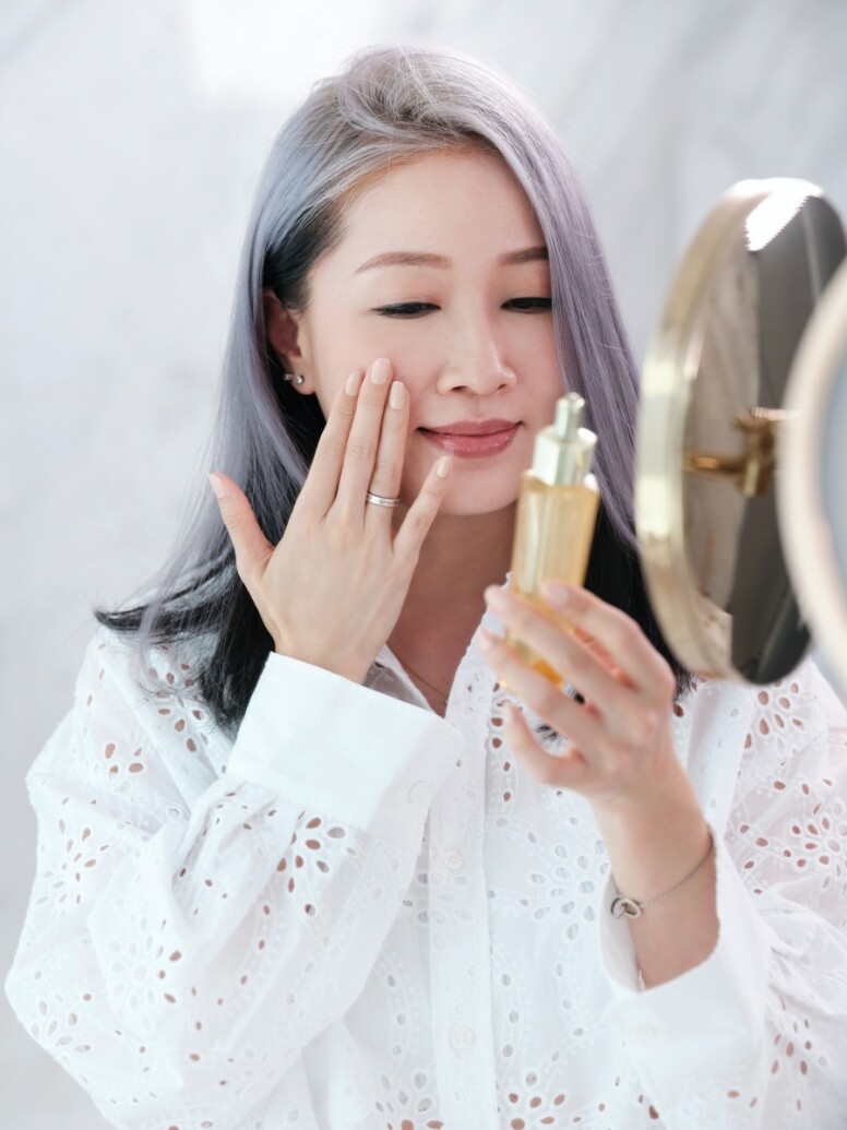 水凝黑蜂活肌蜜可以當精華用於早晚護膚程序-搽精華或乳霜前用; 更可 水凝黑蜂活肌蜜可以當精華用於早晚護膚程序-搽精華或乳霜前用; 更可