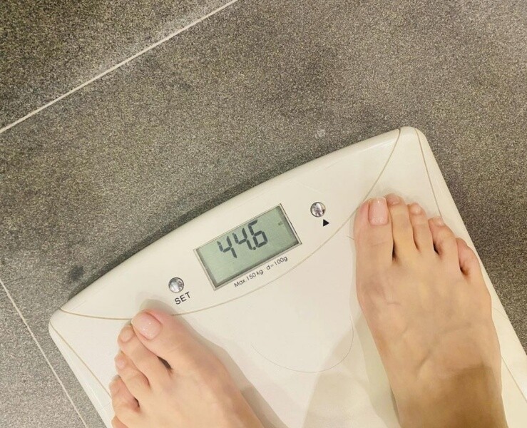 Vivian體重保持在 44.6kg! 還有她的川字腹肌。 Vivian體重保持在 44.6kg! 還有她的川字腹肌。