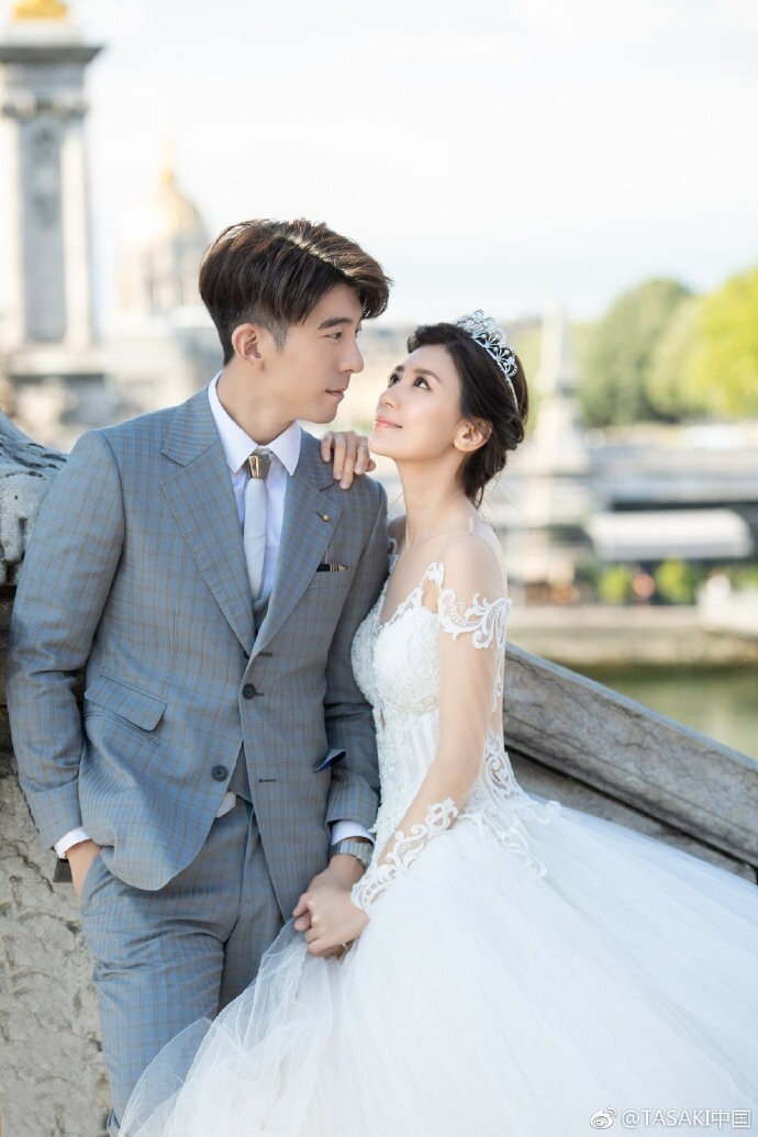 但她比任何人都更倔強、更堅強。在她的臉上，看不到一絲滄桑！樂觀，是她的