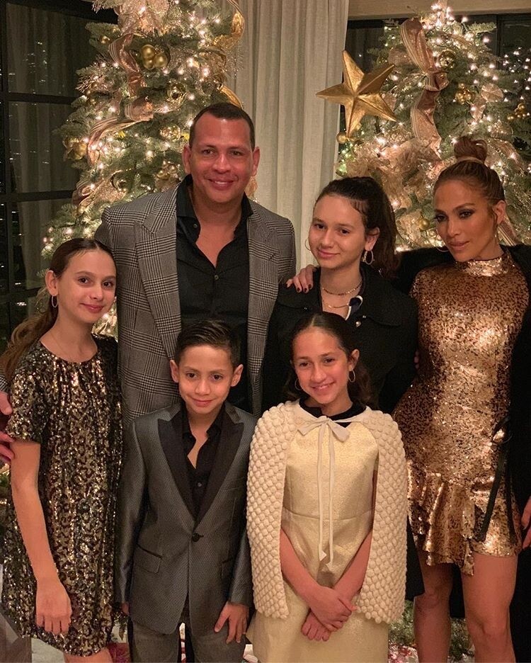 Jennifer Lopez 曾三度結婚，與第三任丈夫 Marc Anthony 育有一對龍鳳胎