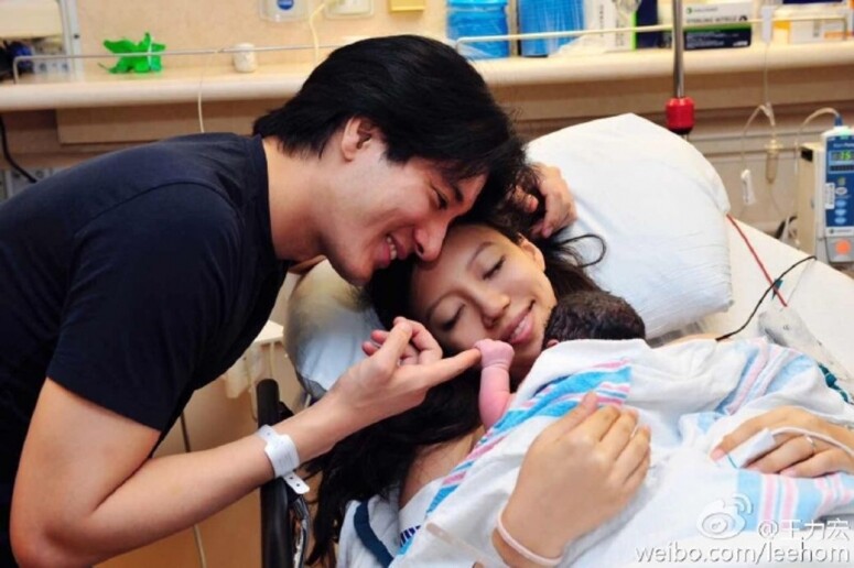 李靚蕾於2016年10月5日誕下第二胎，王力宏亦馬上分享當爸爸的喜悅：「王