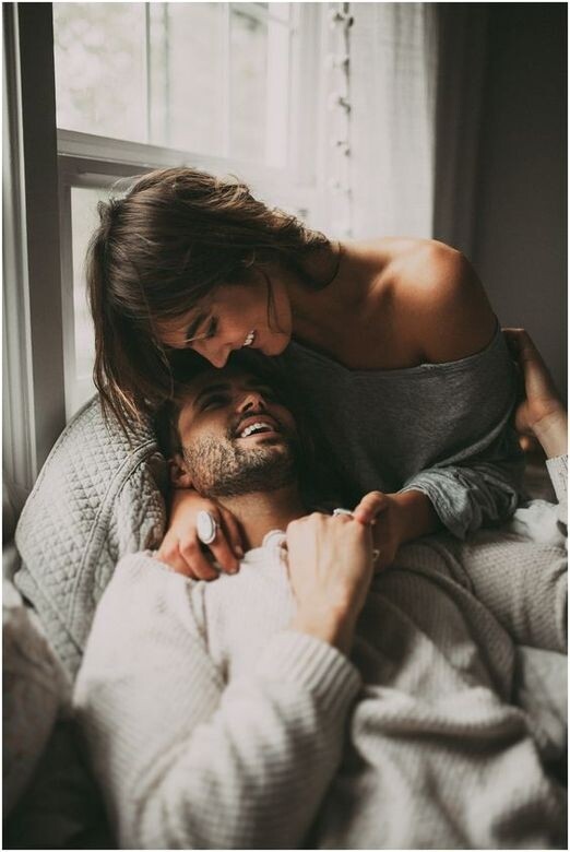 有人因為貪圖女方的美貌或男方健美的身軀，主動示愛，從而產生婚外戀