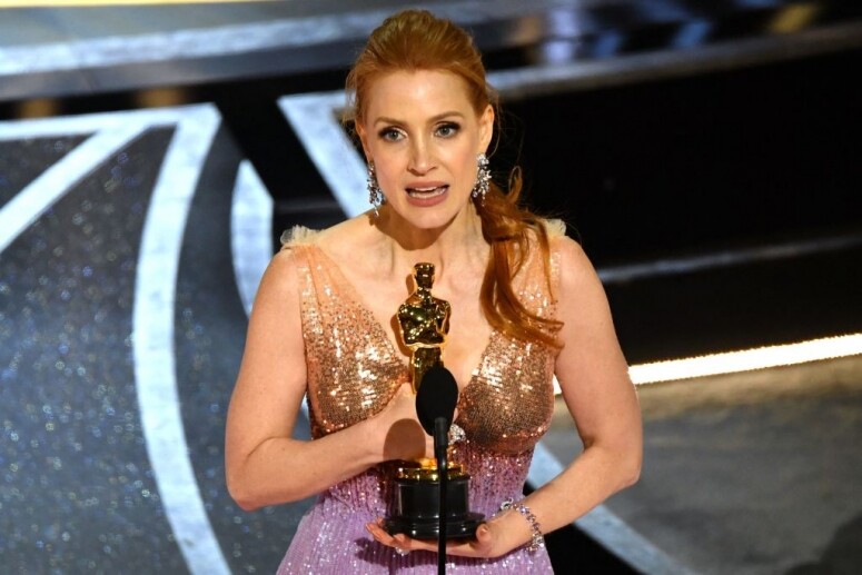 Jessica Chastain 繼2013年憑《追擊拉登行動》入圍過影后之后 ，今屆終憑《神聖電視台 The Eyes