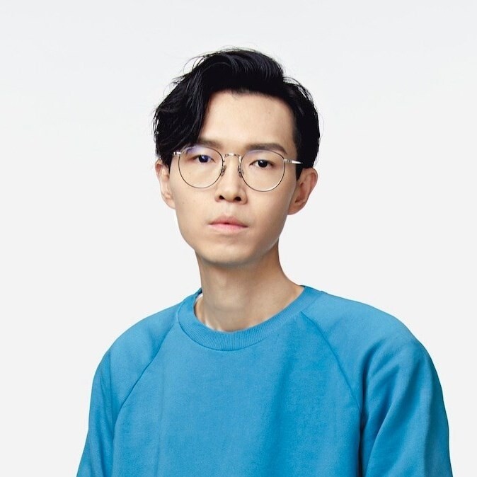 Khalil在2005年出道，出道不久即以唱作人身份取得多個大獎，包括叱咤男歌手金獎，不過他未有憑強勁的聲勢而入屋，相反他憑藉他的幕前成績，繼續默默為不同歌手創作歌曲，明顯隱身於幕前。